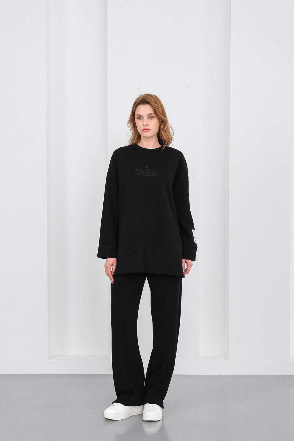 Siyah Kadın Pike Dokulu Nakış Detaylı Yırtmaçlı Oversize Bol Paça Alt-Üst Takım