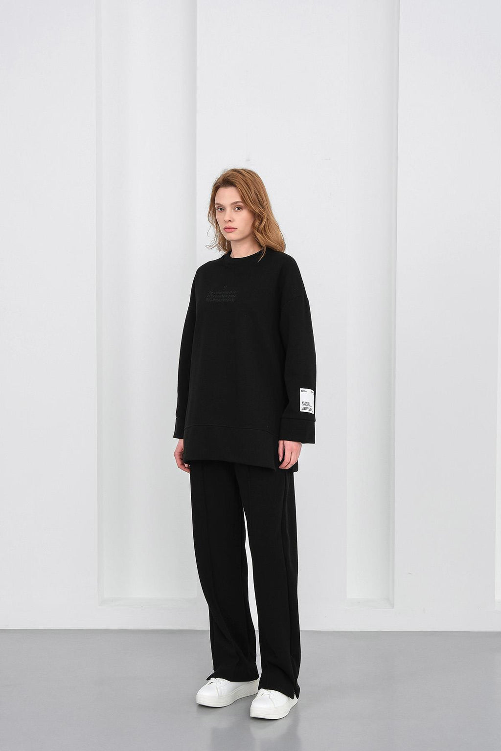 Siyah Kadın Pike Dokulu Nakış Detaylı Yırtmaçlı Oversize Bol Paça Alt-Üst Takım