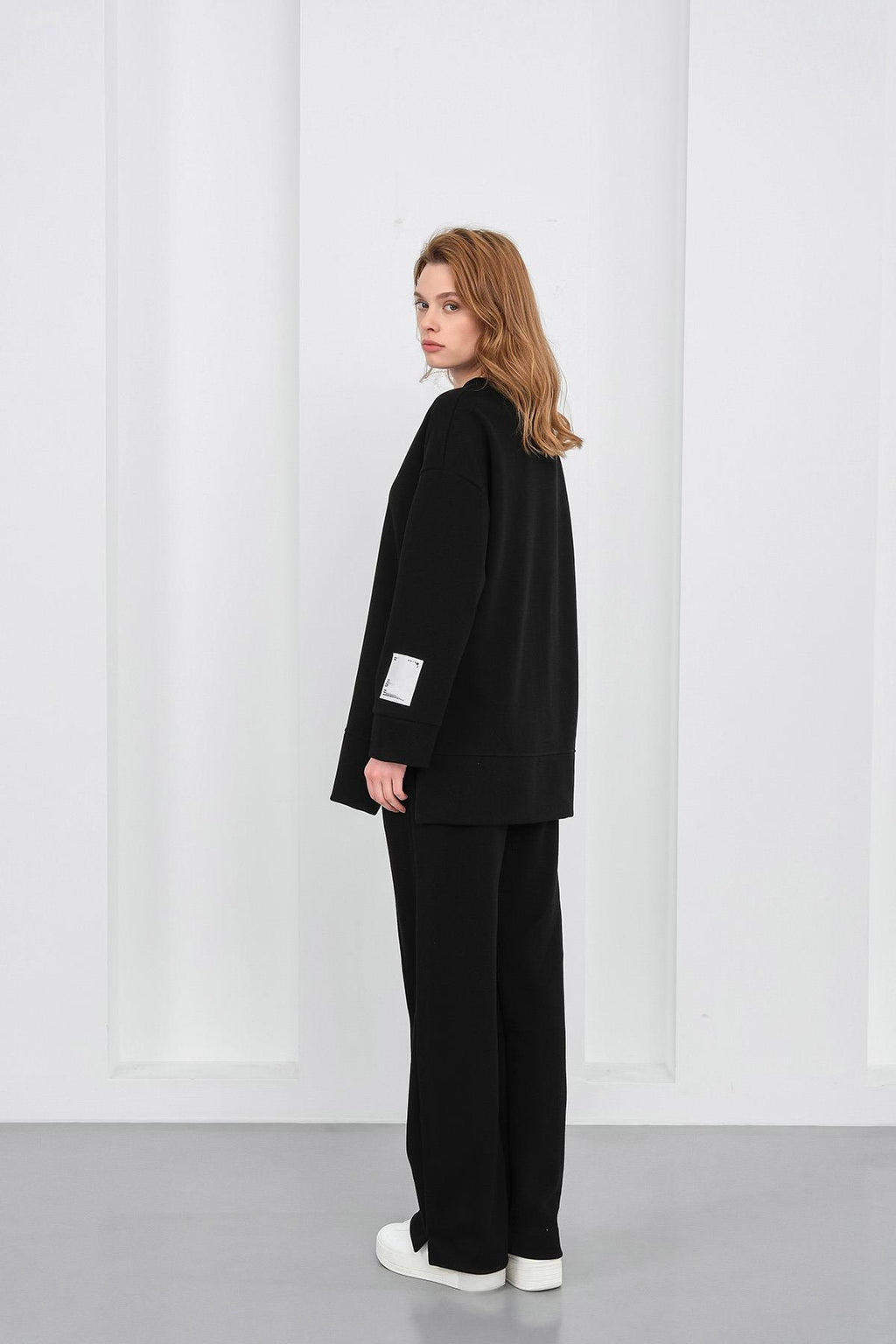 Siyah Kadın Pike Dokulu Nakış Detaylı Yırtmaçlı Oversize Bol Paça Alt-Üst Takım