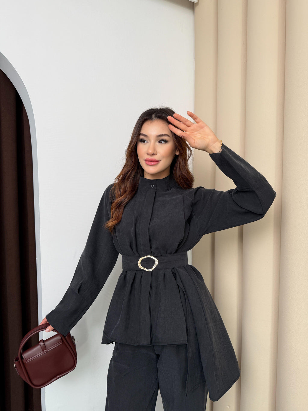 Siyah Kadın Premium Tencel Dokulu Gold Tokalı Kemerli Modern Kesim Takım