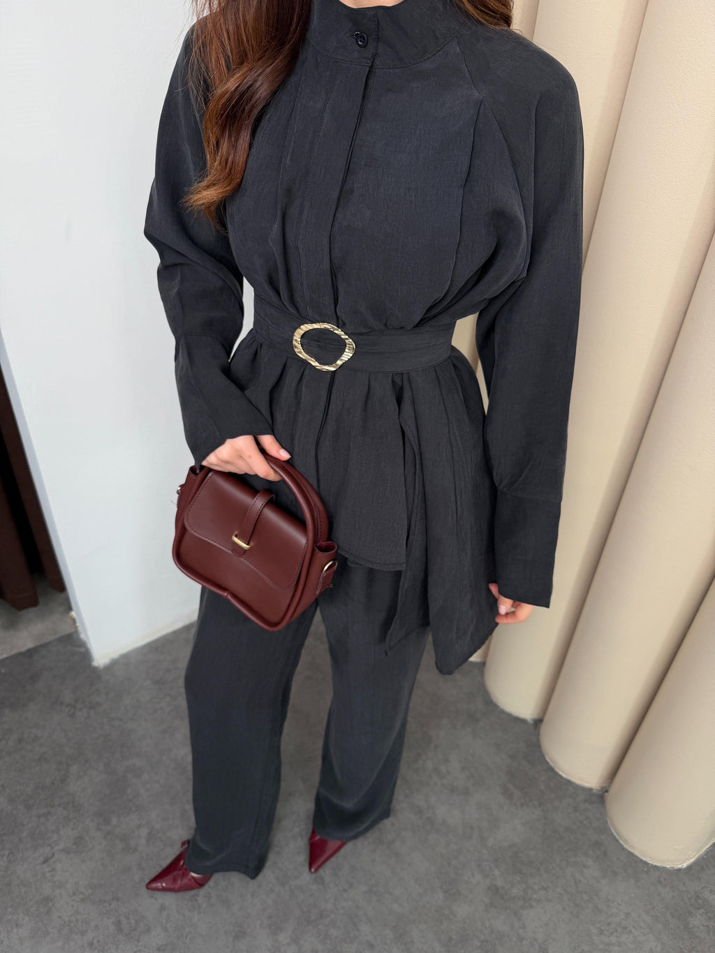 Siyah Kadın Premium Tencel Dokulu Gold Tokalı Kemerli Modern Kesim Takım