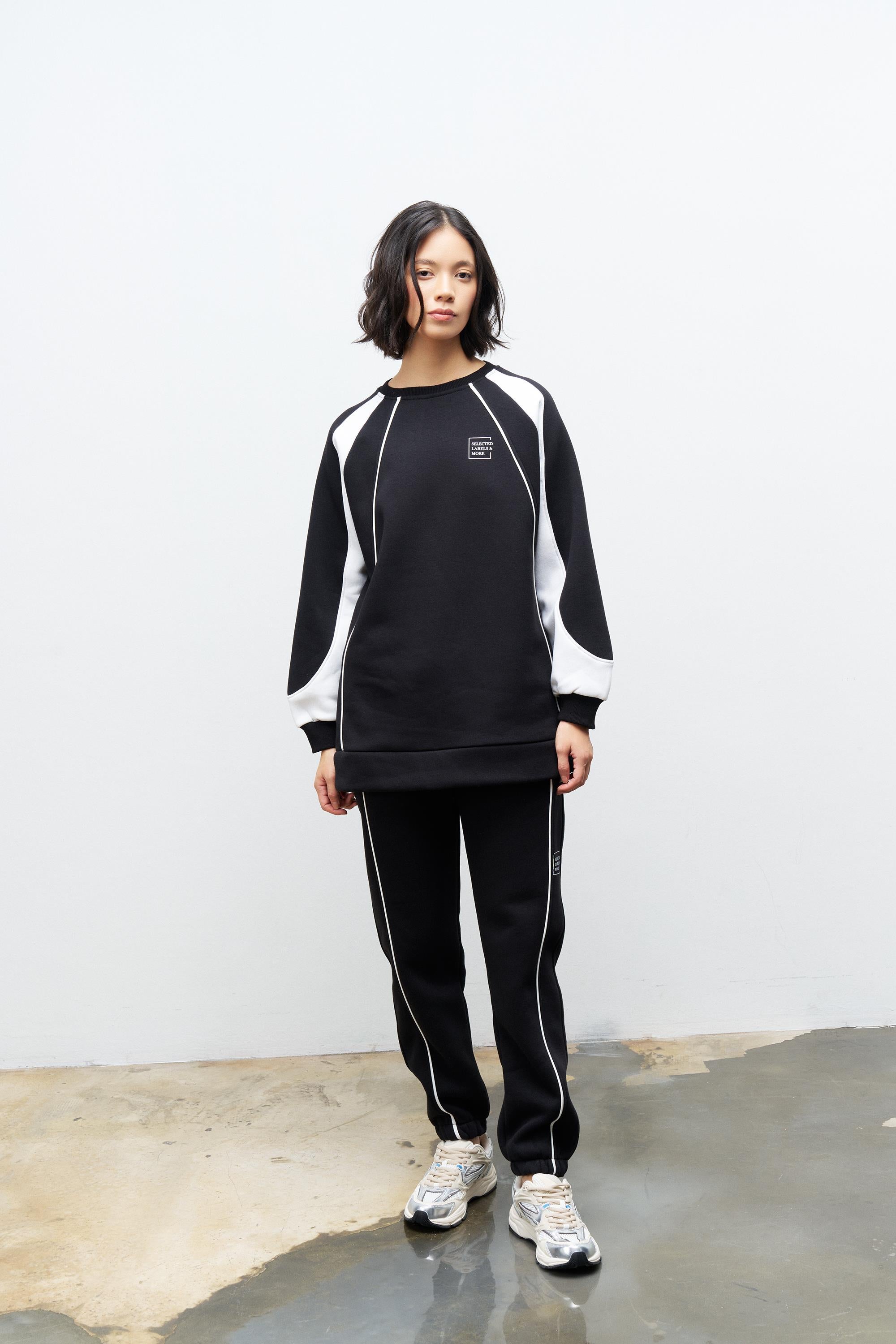 Siyah Kadın Şardonlu Baskı Detaylı Bisiklet Yaka Rahat Kesim Oversize Kalıp Alt Üst Takım