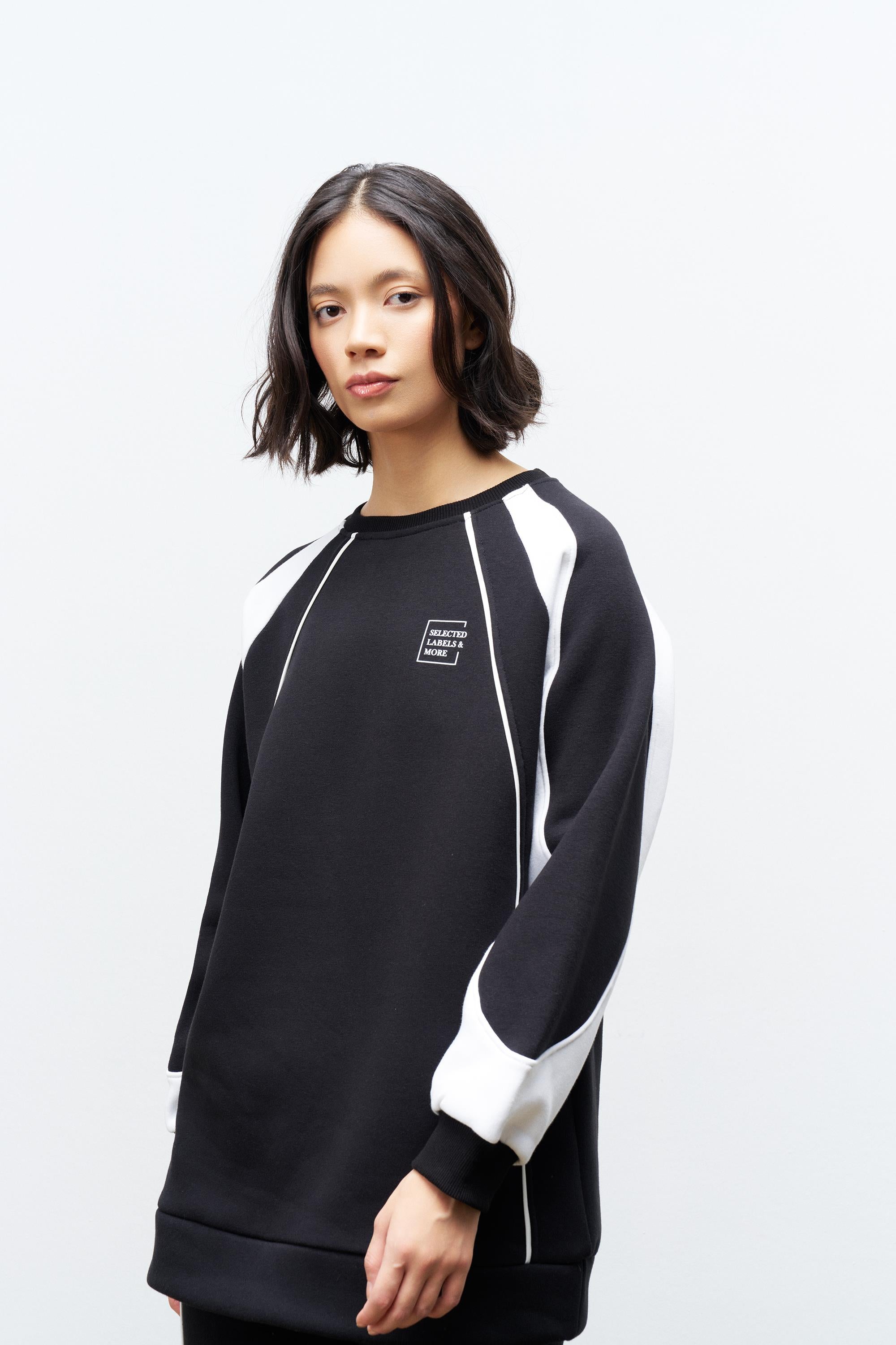 Siyah Kadın Şardonlu Baskı Detaylı Bisiklet Yaka Rahat Kesim Oversize Kalıp Alt Üst Takım