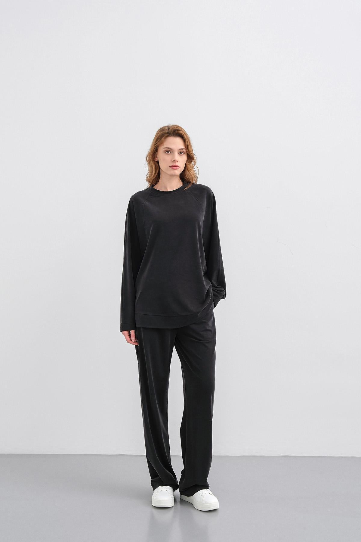 Siyah Kadın Tencel Karışımlı Yumuşak Dokulu Bisiklet Yaka Basic Bol Paça Alt-Üst Takım