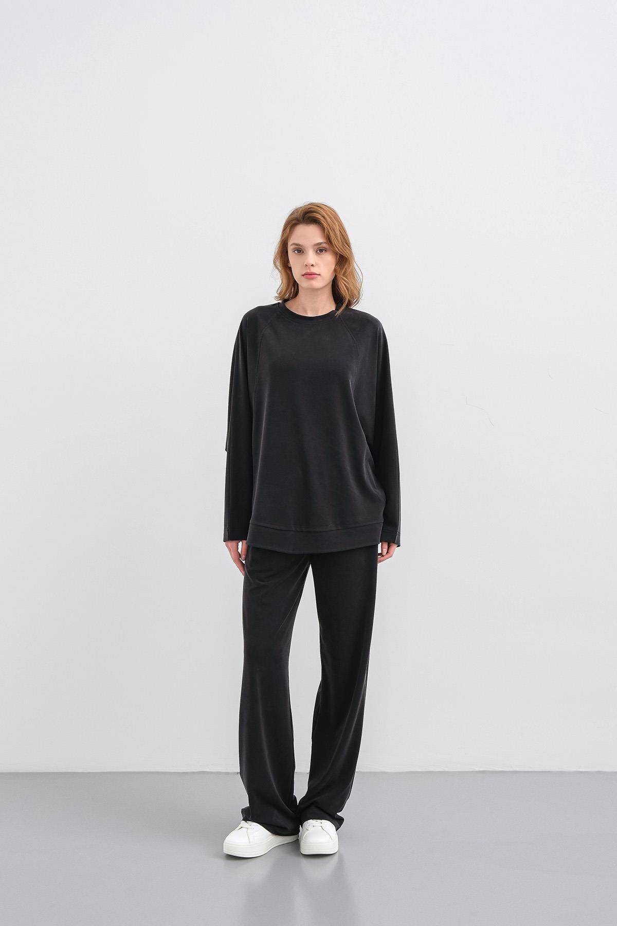 Siyah Kadın Tencel Karışımlı Yumuşak Dokulu Bisiklet Yaka Basic Bol Paça Alt-Üst Takım