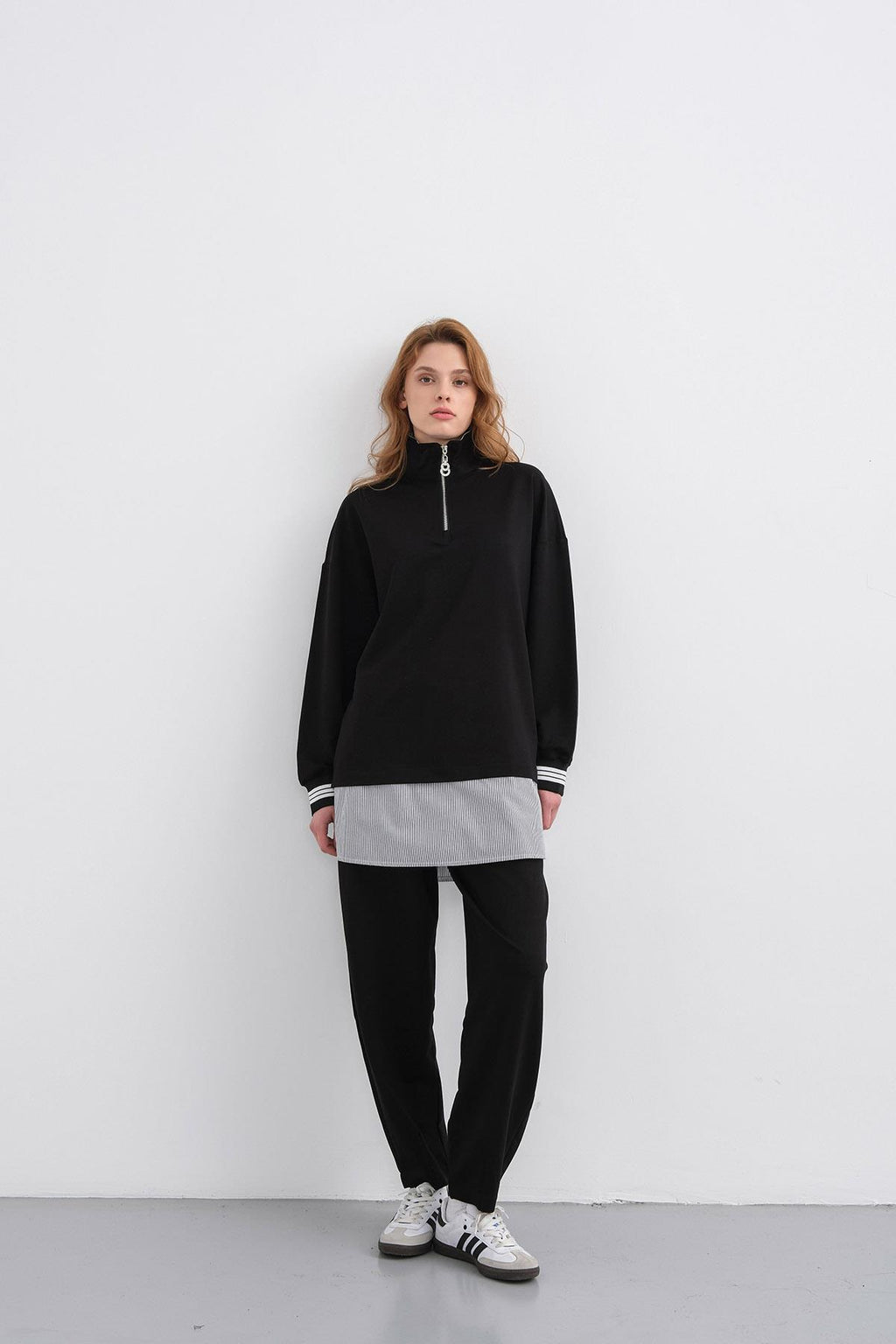 Siyah Kadın Yaka İçi  Ve Etek Ucu Dokumalı Yarım Fermuarlı Pamuklu Örme Alt Üst Takım