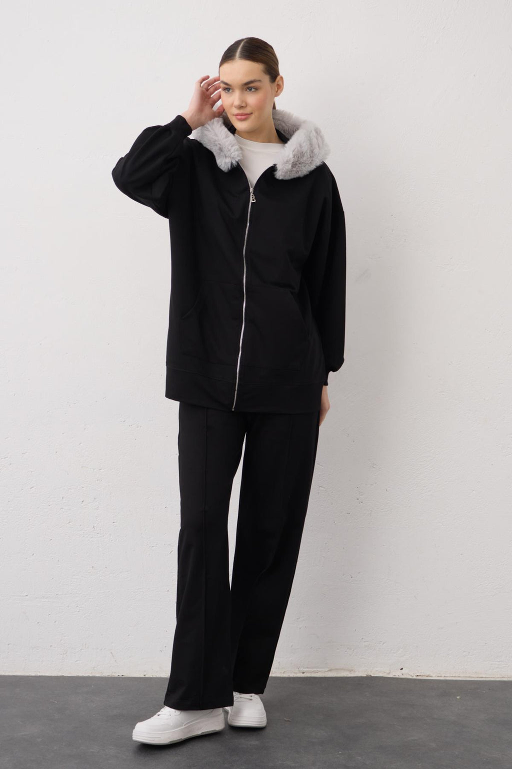 Siyah Kapşonu Kürklü Fermuarlı Pamuklu Kadın Alt Üst Örme Takım