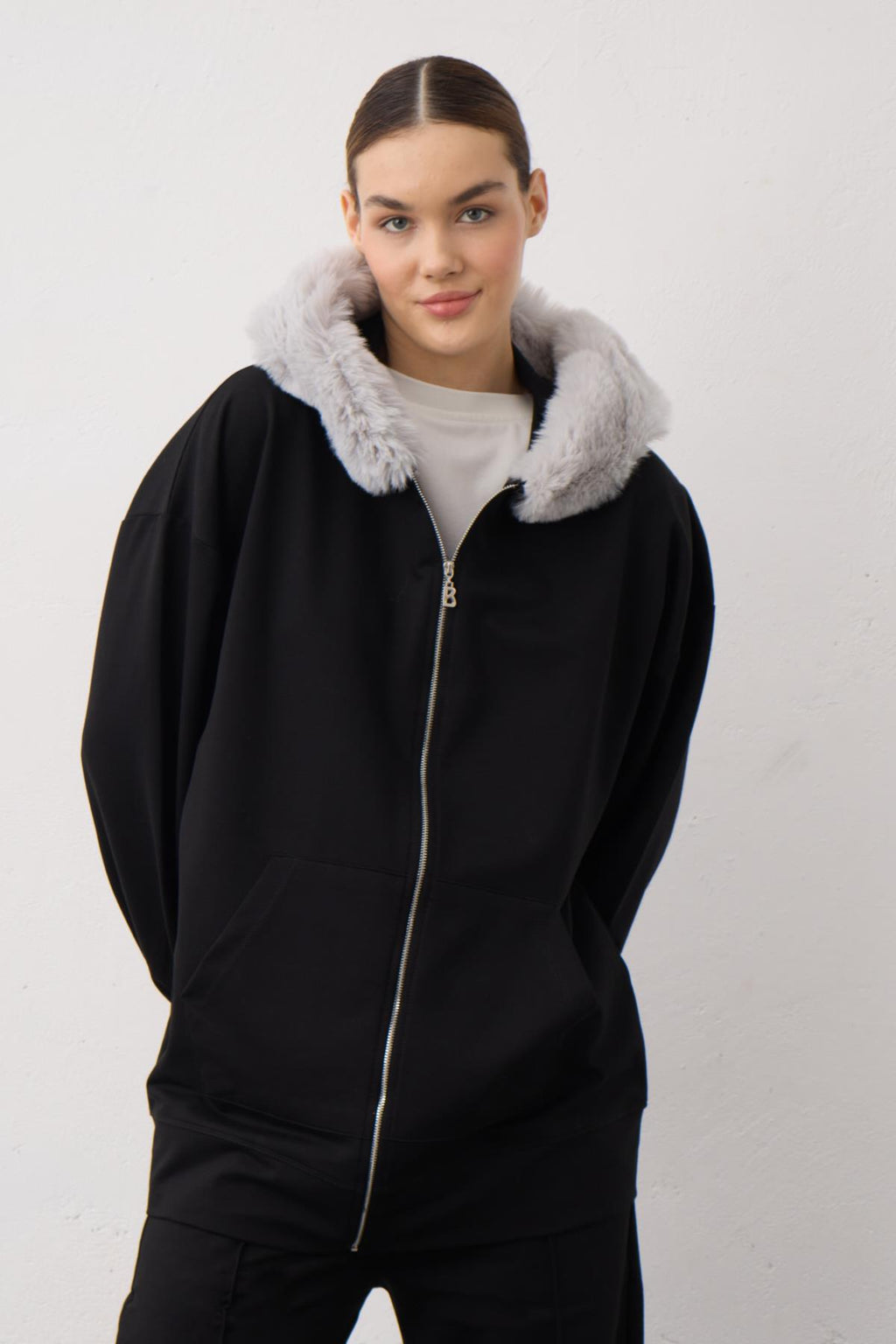 Siyah Kapşonu Kürklü Fermuarlı Pamuklu Kadın Alt Üst Örme Takım