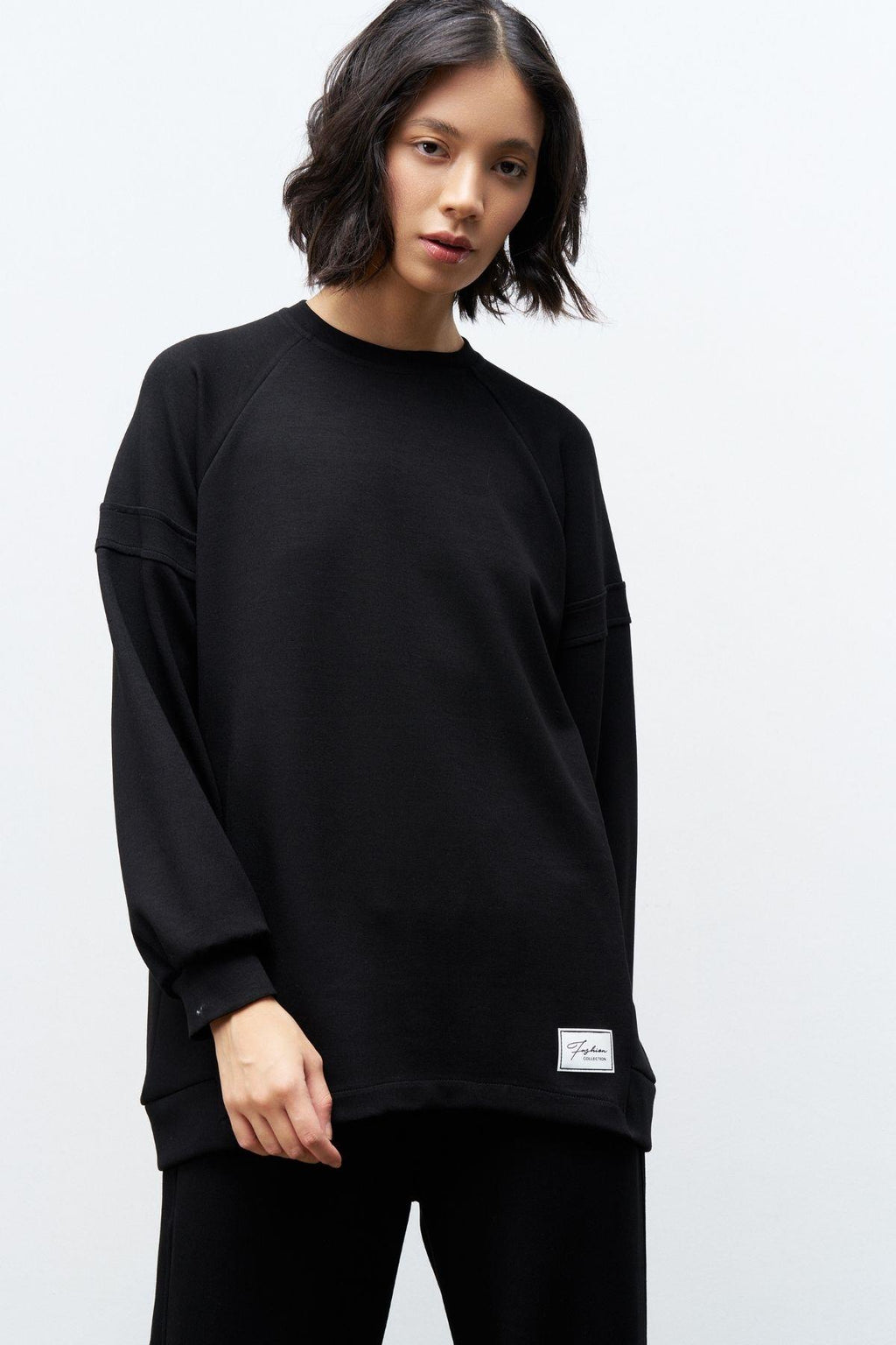 Siyah Terletmez Süs Etiket Detaylı Üst  Ve Bel Lastikli Pantolon Modal Takım