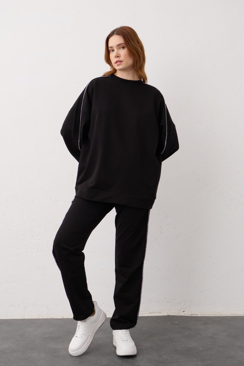 Siyah Yan Taşlı Şerit Detaylı Arabiyeli Pamuklu Örme Alt Üst Takım