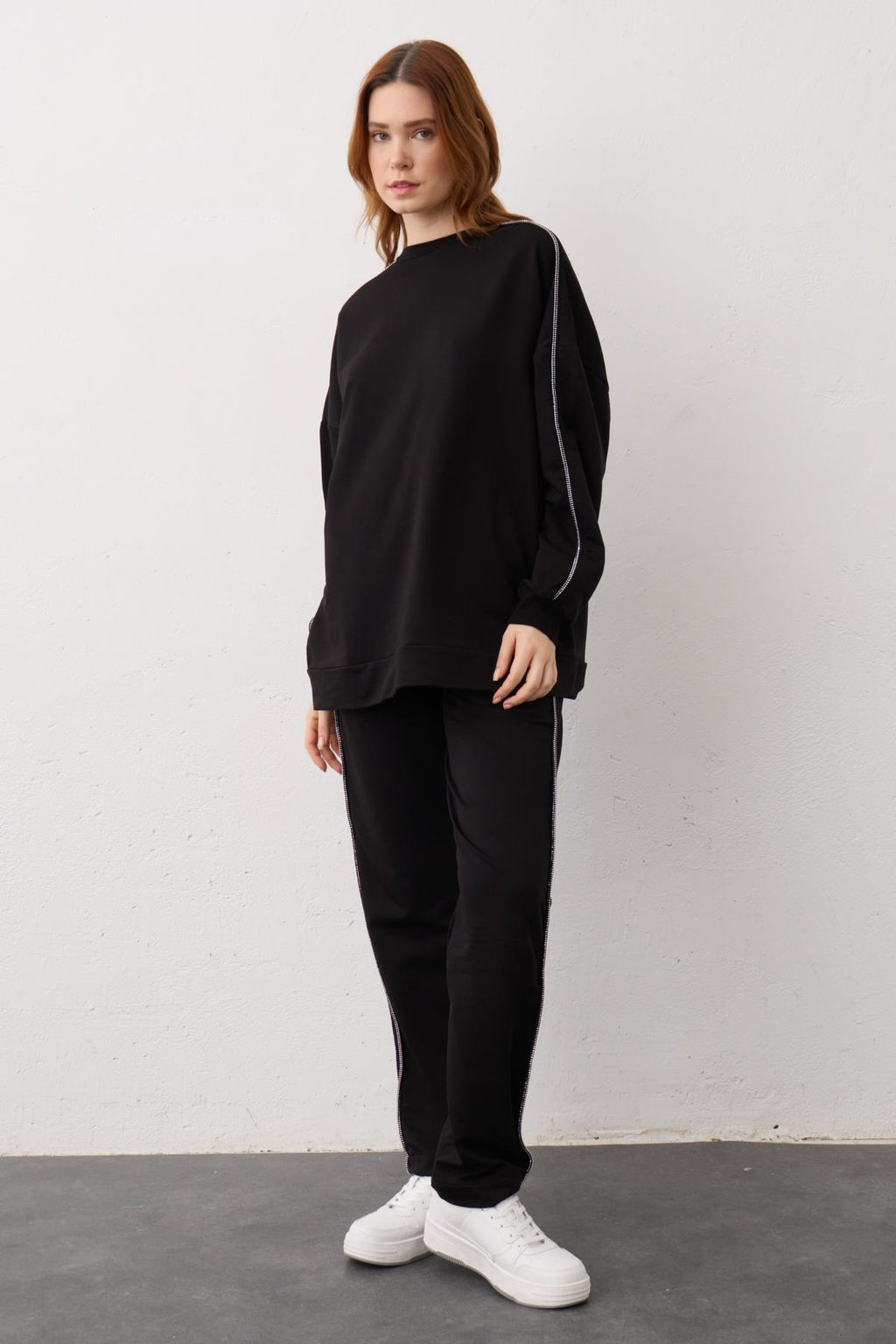 Siyah Yan Taşlı Şerit Detaylı Arabiyeli Pamuklu Örme Alt Üst Takım